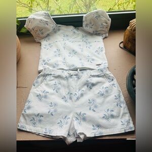 Tahari Floral Blue and White Top Short Set Girls 12